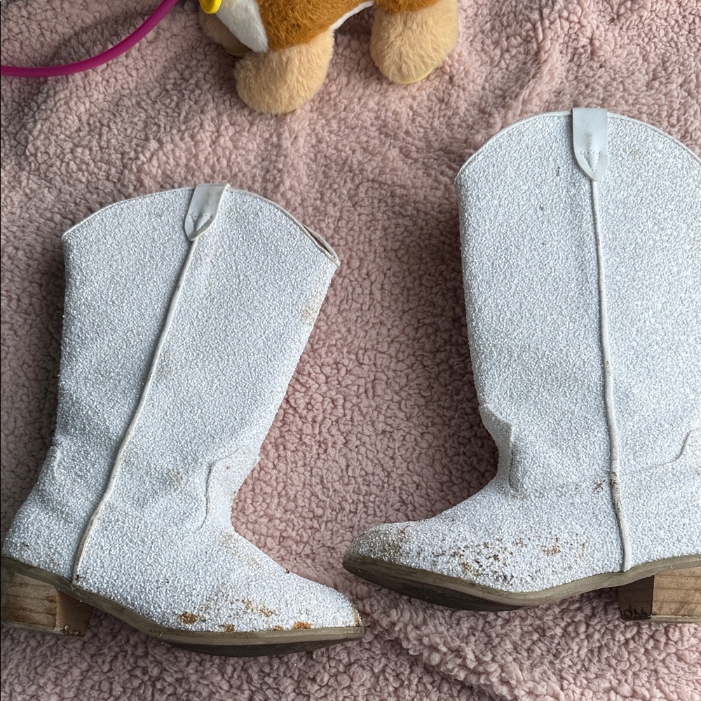 MUST GO THIS WEEK 🔥Chic White Kids' Boots